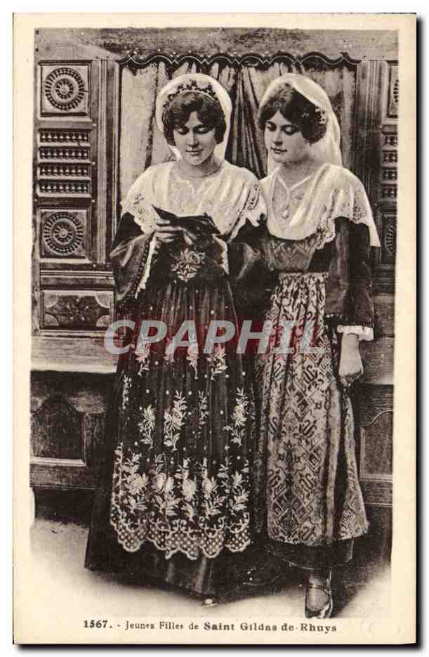 CPA Folklore Jeunes filles de Saint Gildas de Rhuys