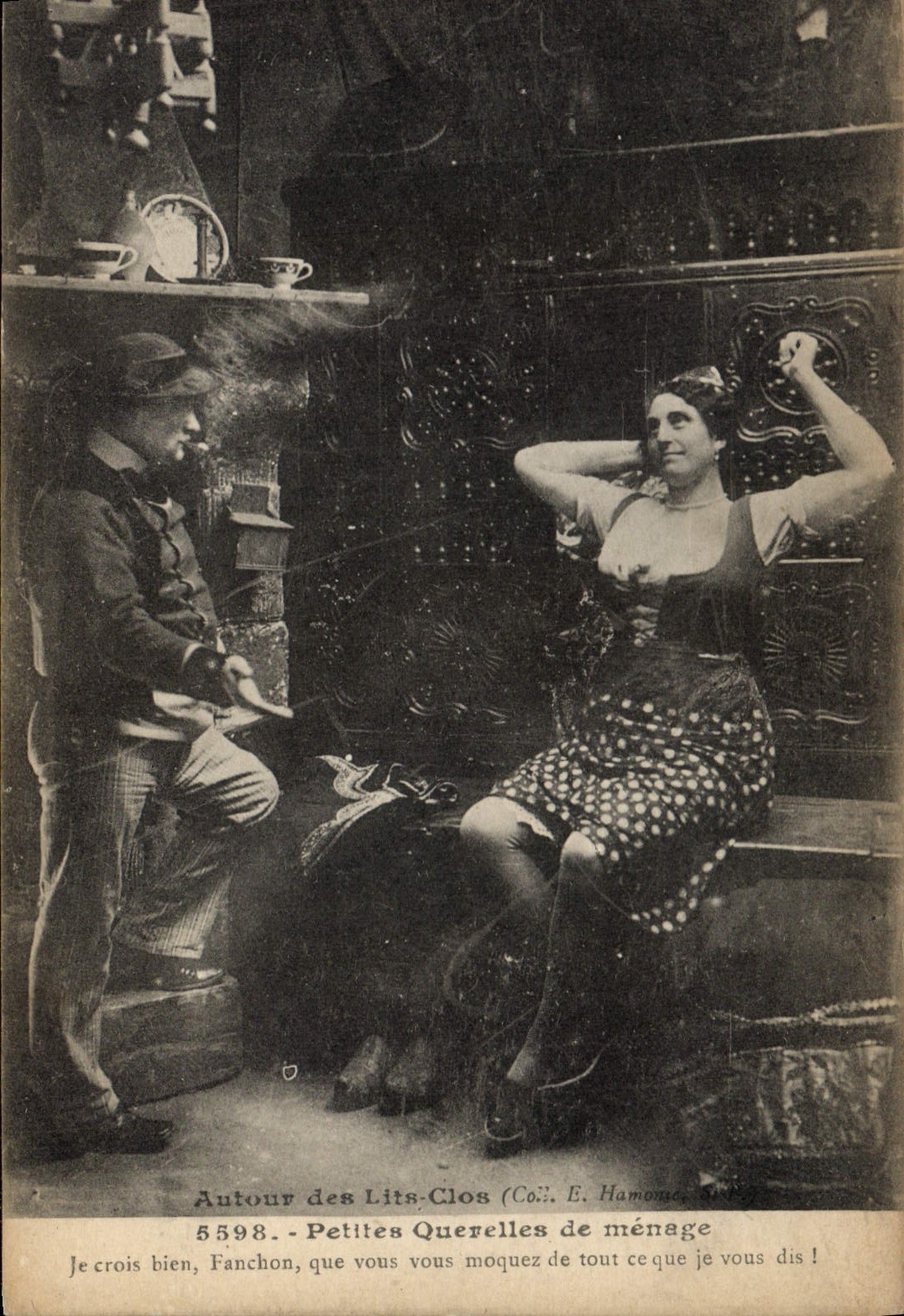 CPA Folklore Petites querelles de menage Autour des lits clots