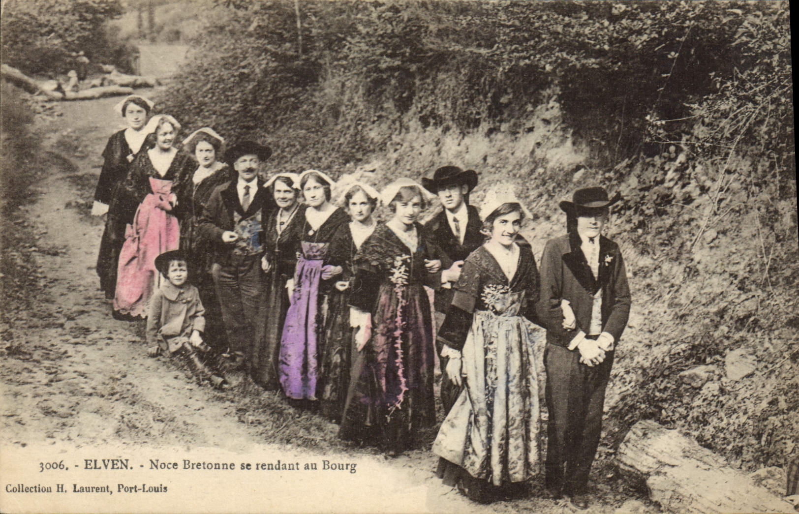 CPA Folklore Elven Noce bretonne se rendant au Bourg Mariage
