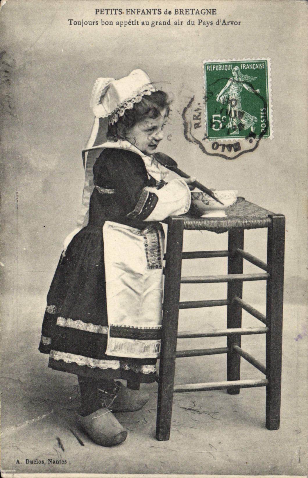 CPA Folklore Petits enfants de Bretagne 