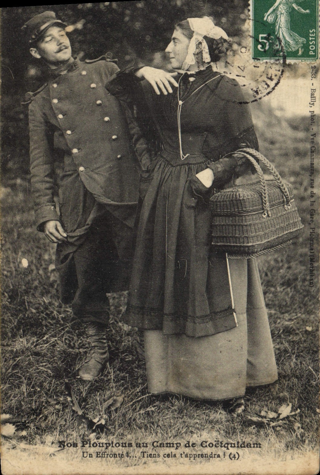 CPA Folklore Nos Pioupious au Camp de Coetquidan Militaria 