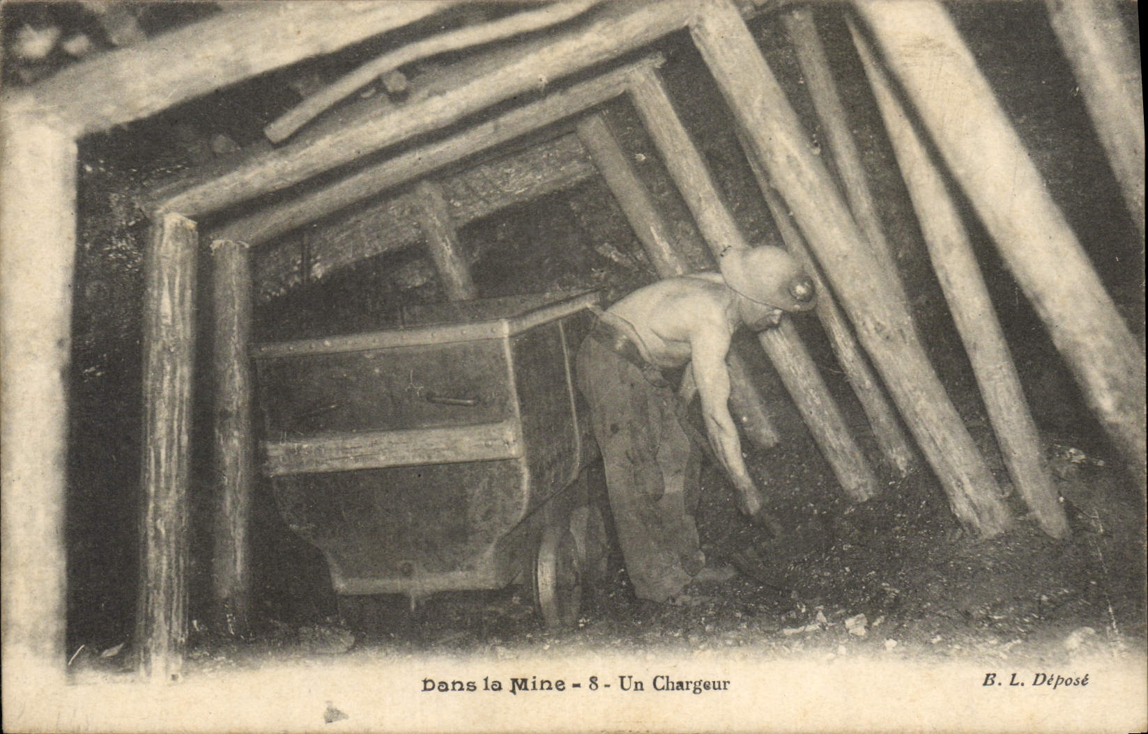 Dans la Mine - 8 - Un Chargeur — B. L. Déposé