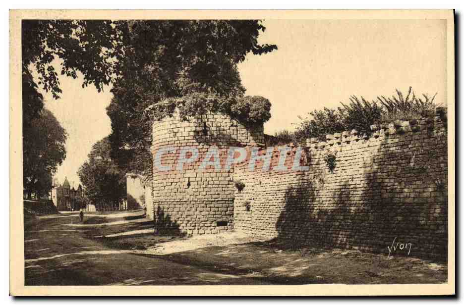 CPA Chateau Guerande Les remparts et la Tour St Jean