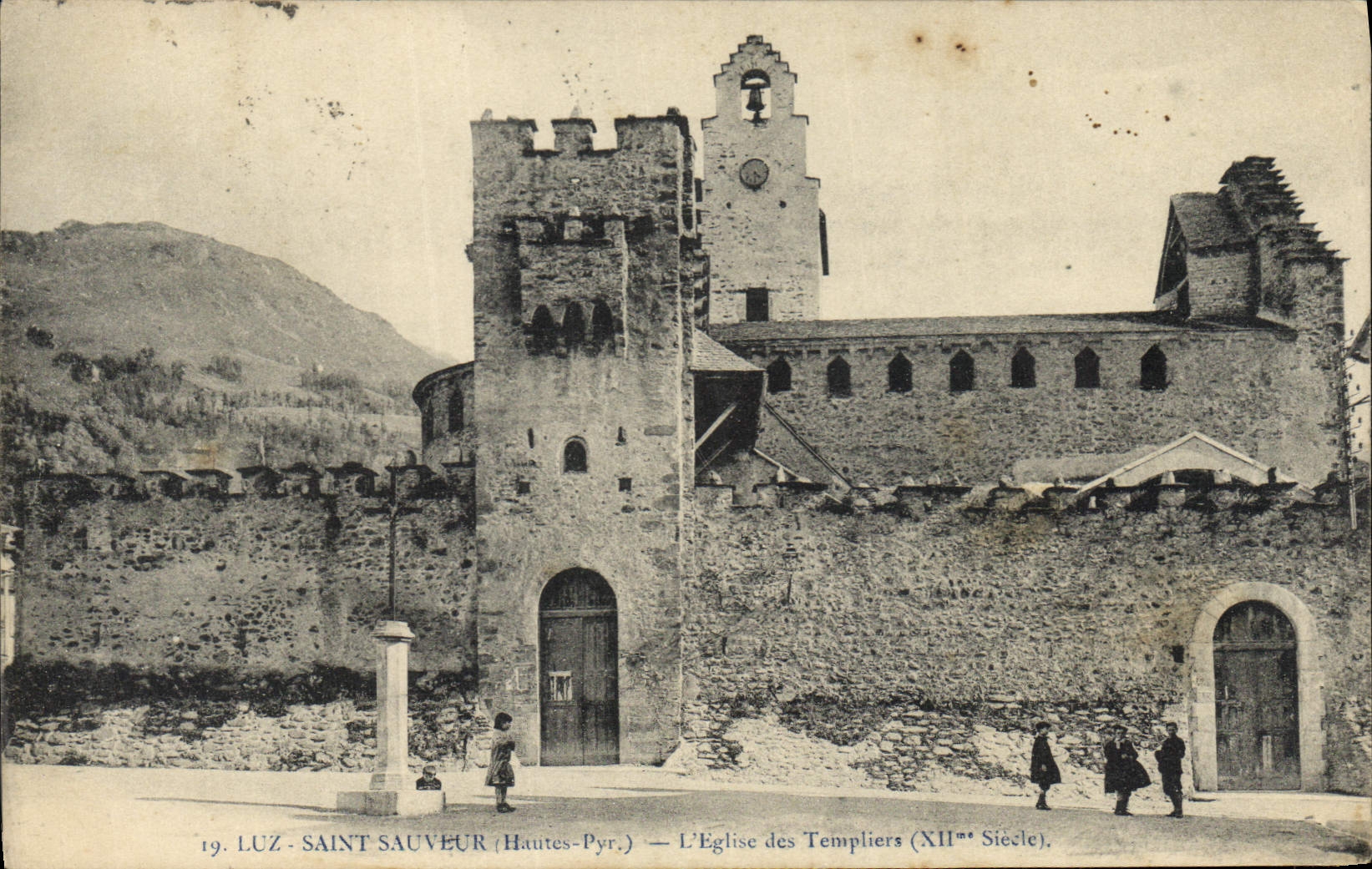 Luz-Saint-Sauveur (Hautes-Pyrénées) — L'Église des Templiers (XIIe Siècle)