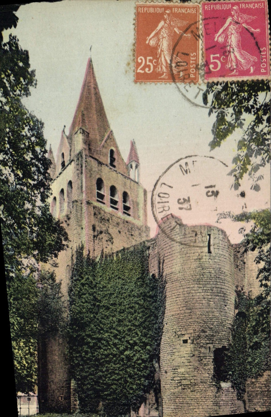 CPA Chateau Meung sur Loire Le clocher et les ruines de l'ancien chateau fort