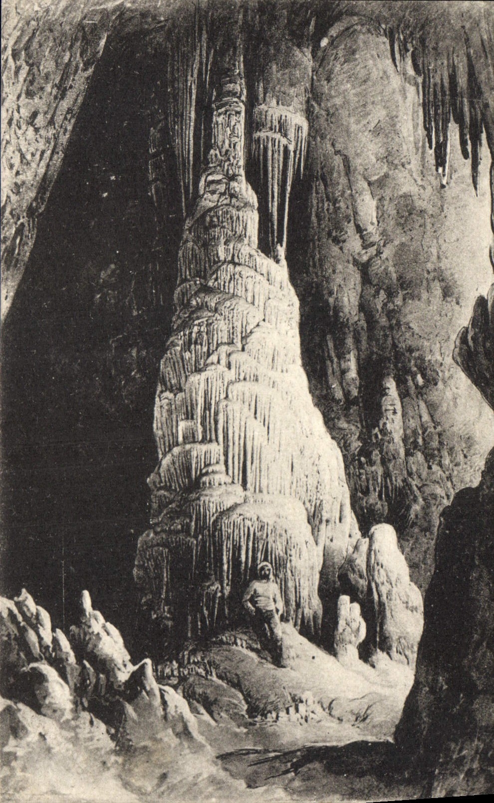 Dargilan — Le Clocher — Grotte de Dargilan, dans le circuit des Gorges du Tarn