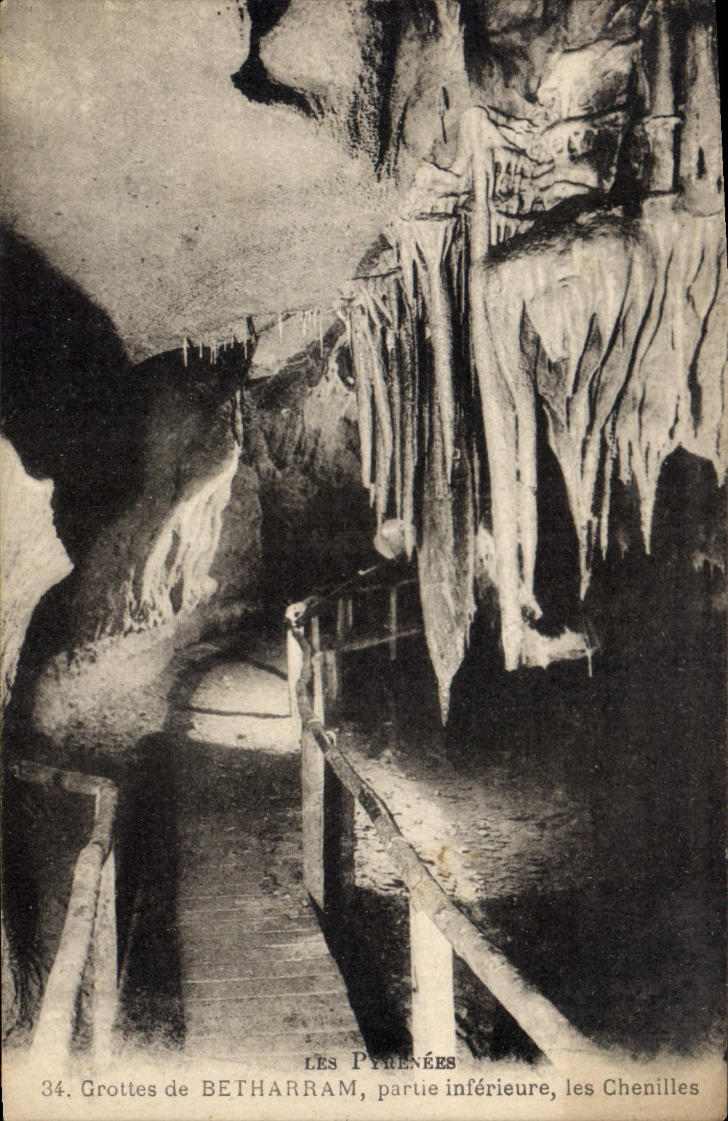 Grottes de BETHARRAM, partie inférieure, les Chenilles — LES PYRÉNÉES