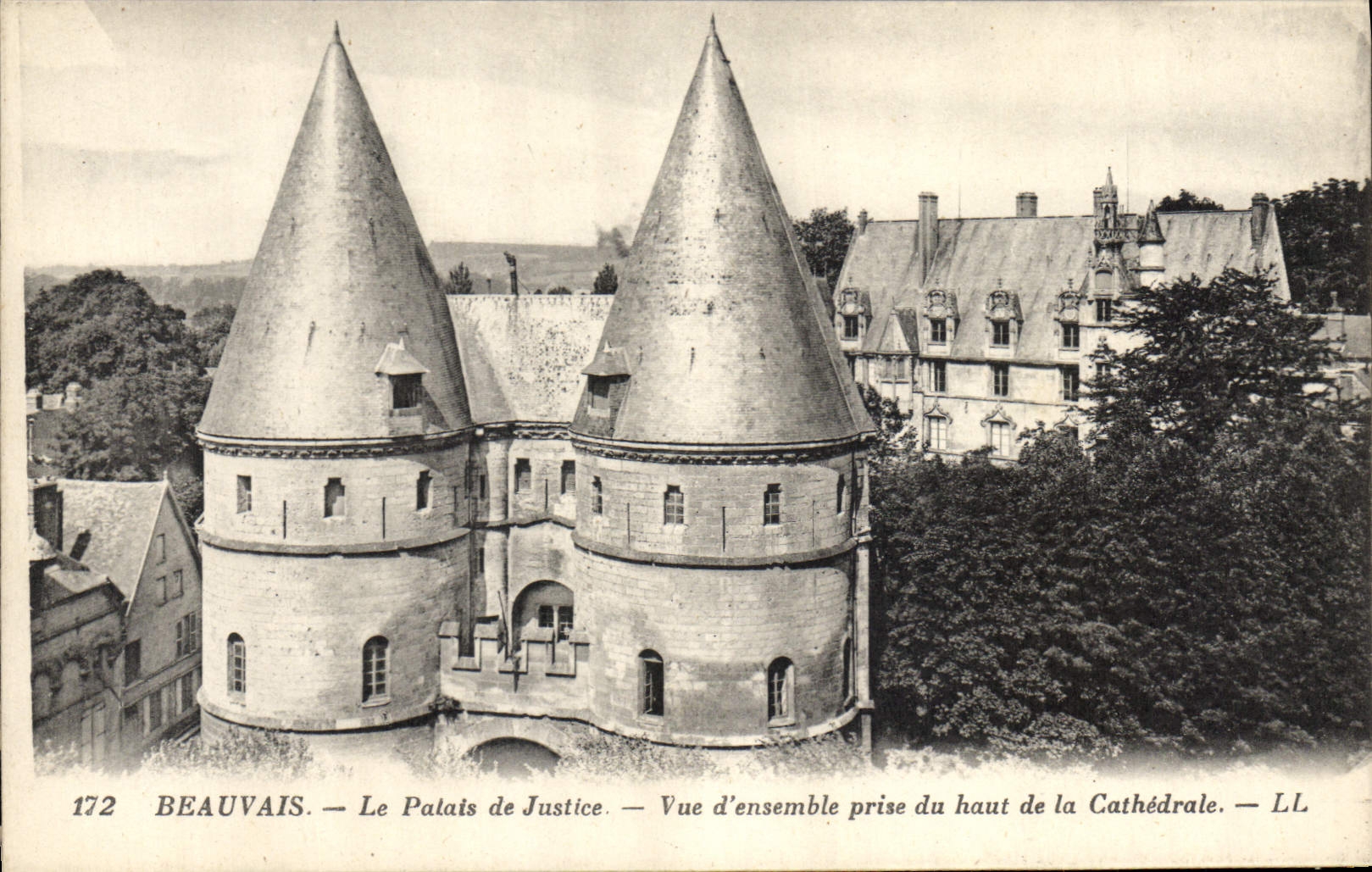 CPA Palais de Justice Vue d'ensemble prise du haut de la cathedrale Beauvais