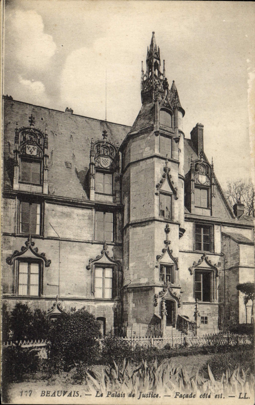 CPA Palais de Justice Beauvais Facade Cote Est