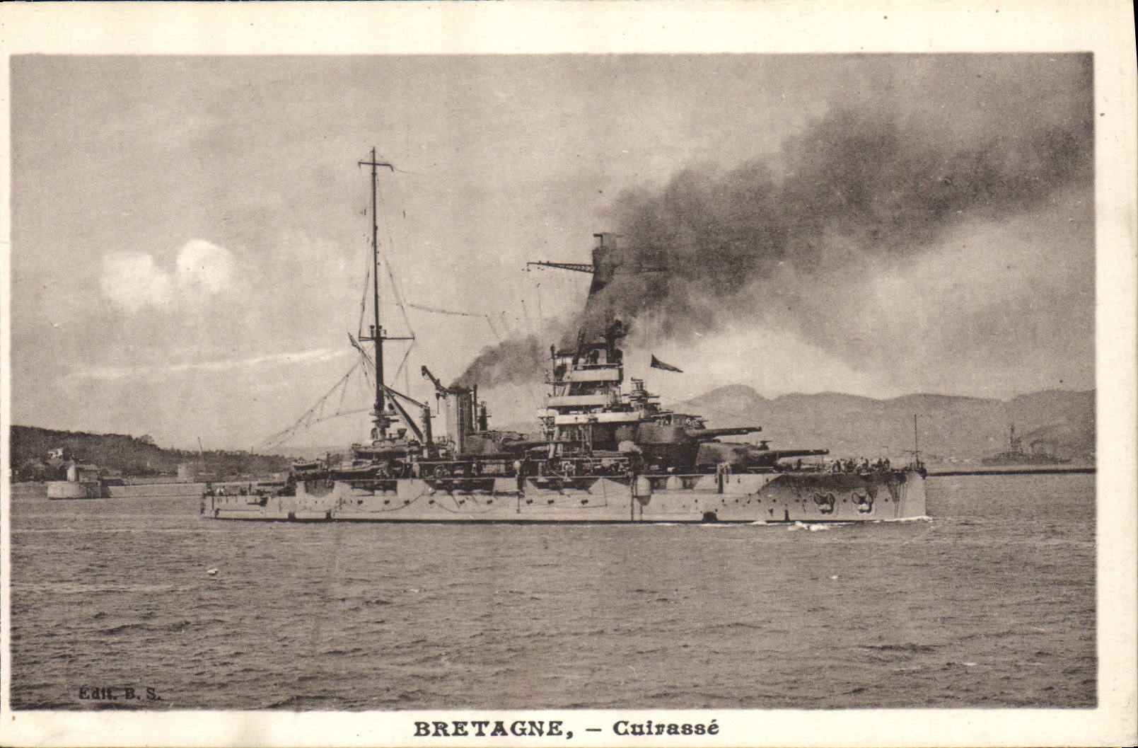 CPA Bateau de Guerre Bretagne Cuirasse