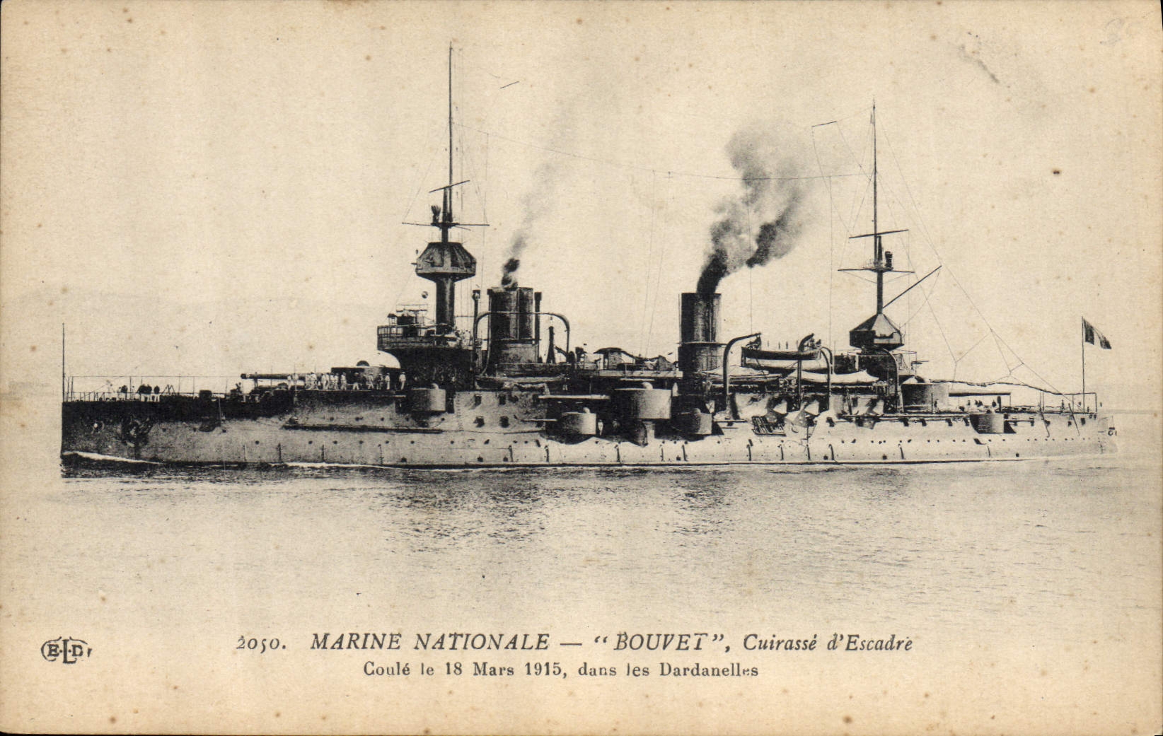 CPA Bateau de Guerre Bouvet Cuirasse d'escadre Coule dans les Dardanelles