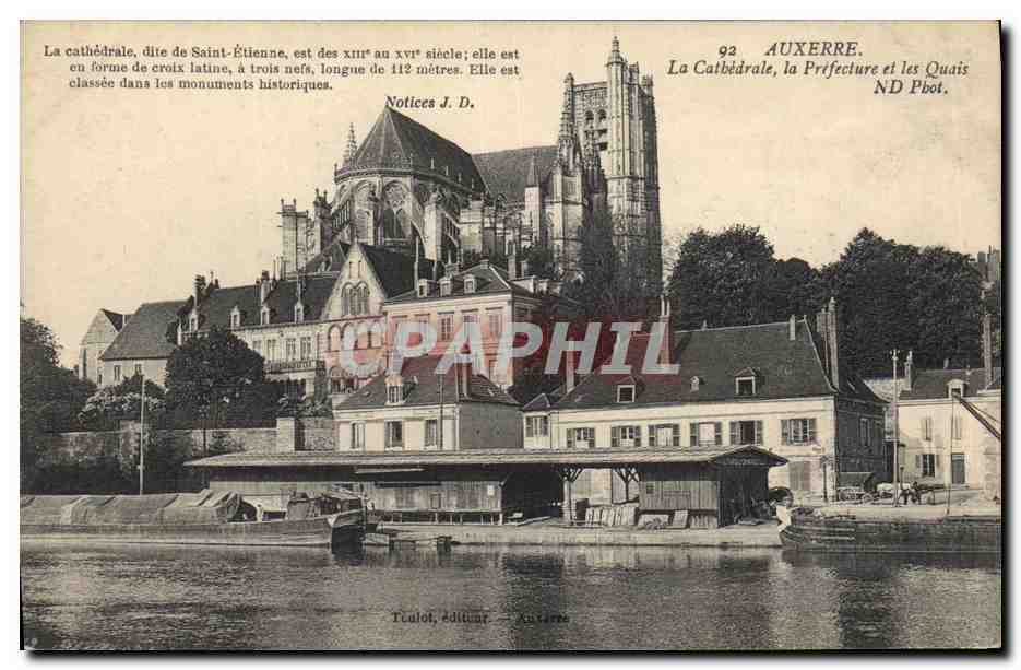 CPA Auxerre La cathedrale La Prefecture et les Quais