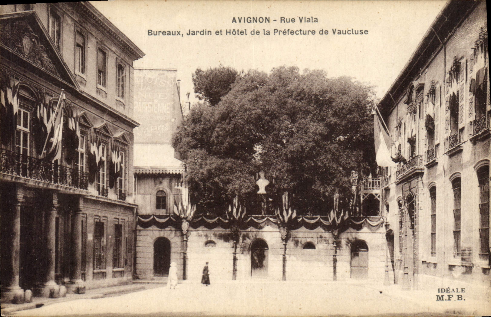 CPA Prefecture Avignon Rue Viala Bureaux Jardin et Hotel de la Prefecture de Vaucluse