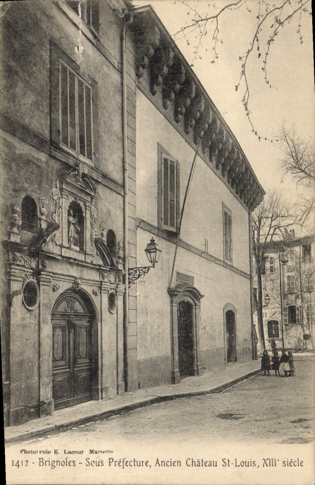 CPA Brignoles Sous Prefecture Ancien chateau St louis Enfants
