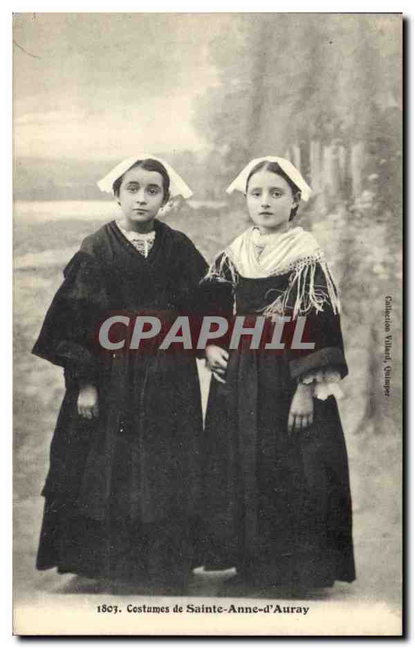 CPA Folklore Costumes de Sainte Anne d'Auray