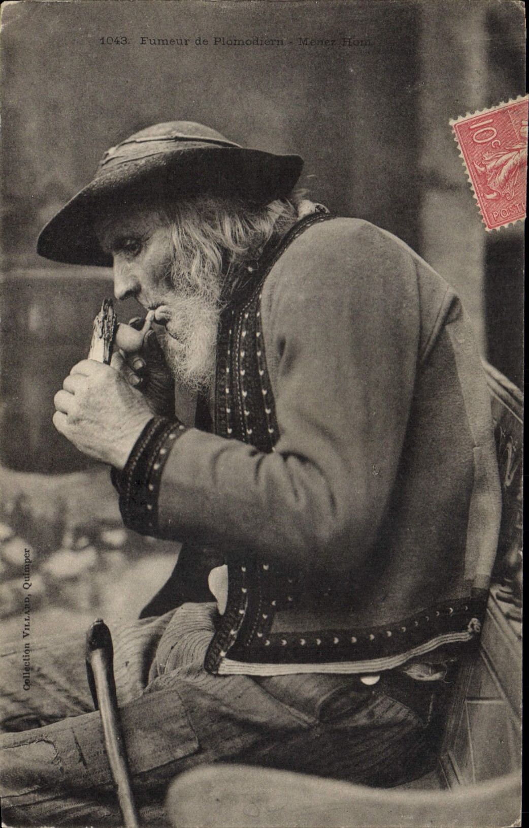 CPA Folklore Fumeur de Plomodiern Tabac TOP