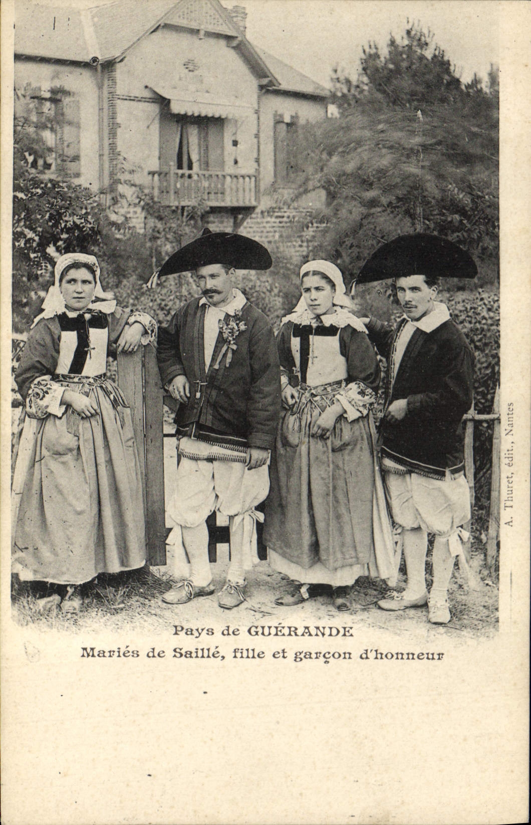 CPA Folklore Pays de Guerande Maries de Saille Fille et garcon d'honneur Mariage