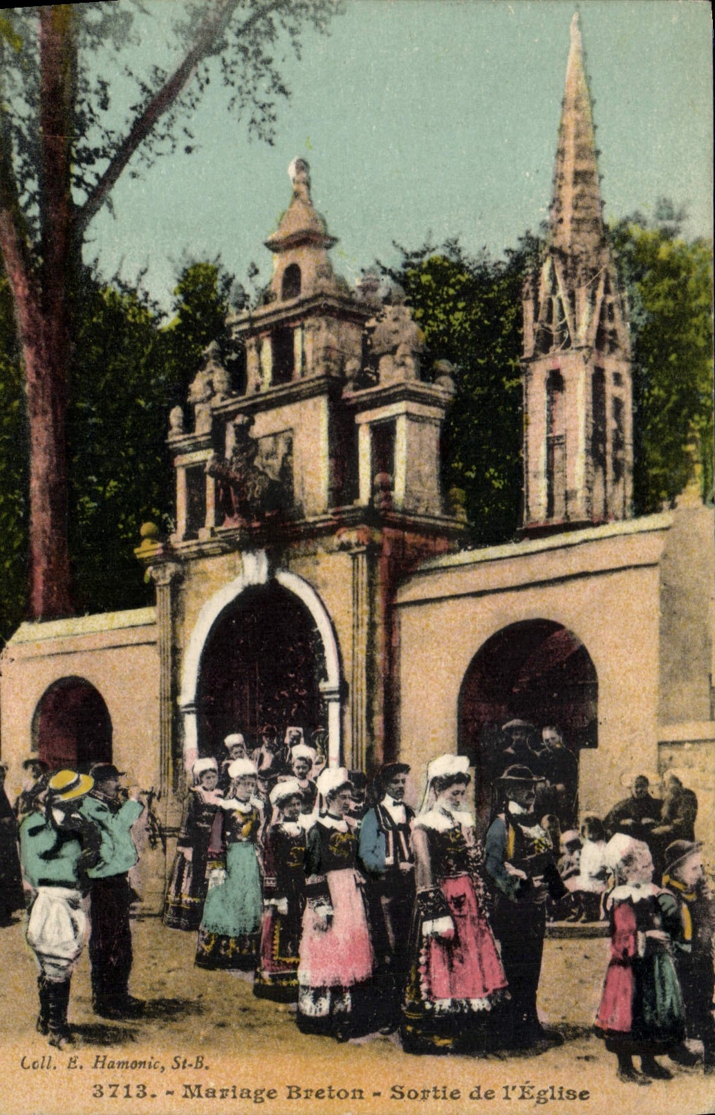 CPA Folklore Mariage breton Sortie de l'eglise Mariage