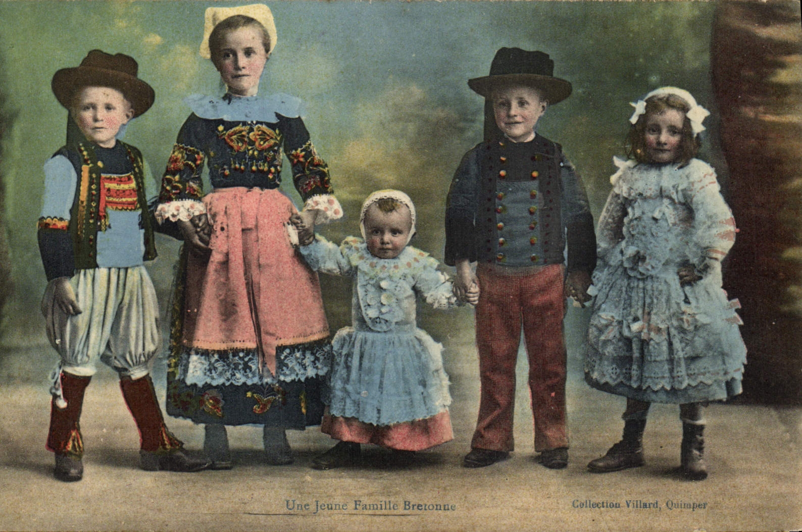 Une Jeune Famille Bretonne — Collection Villard, Quimper