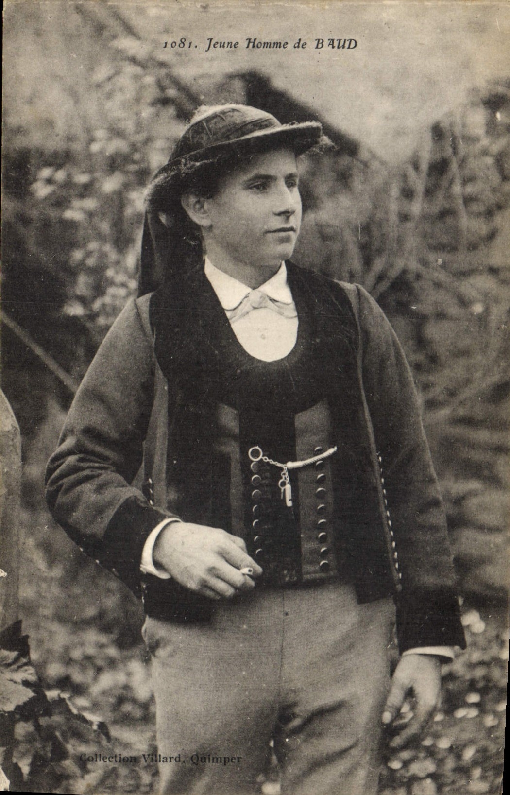 CPA Folklore Jeune homme de Baud 