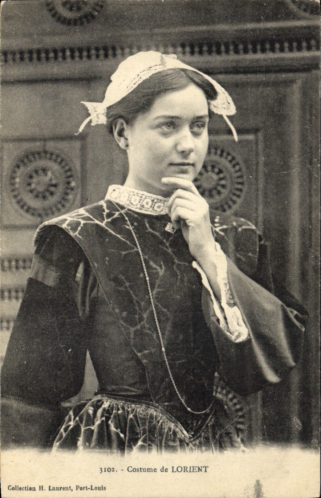 CPA Folklore Costume de Lorient