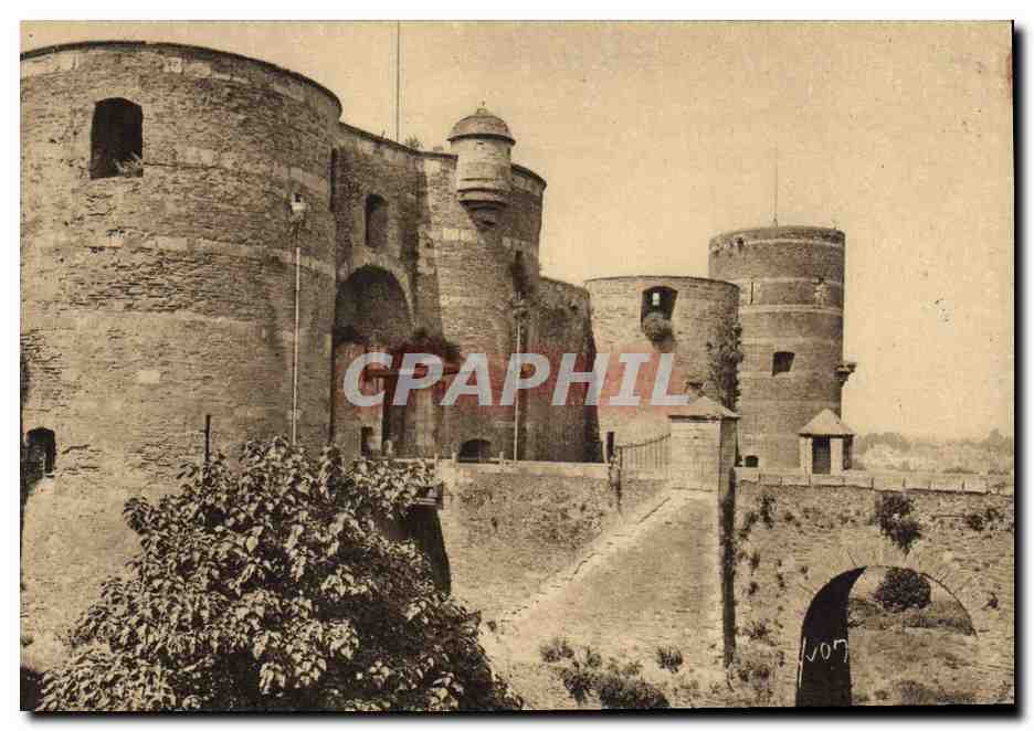 CPA Angers L'entree du Chateau 