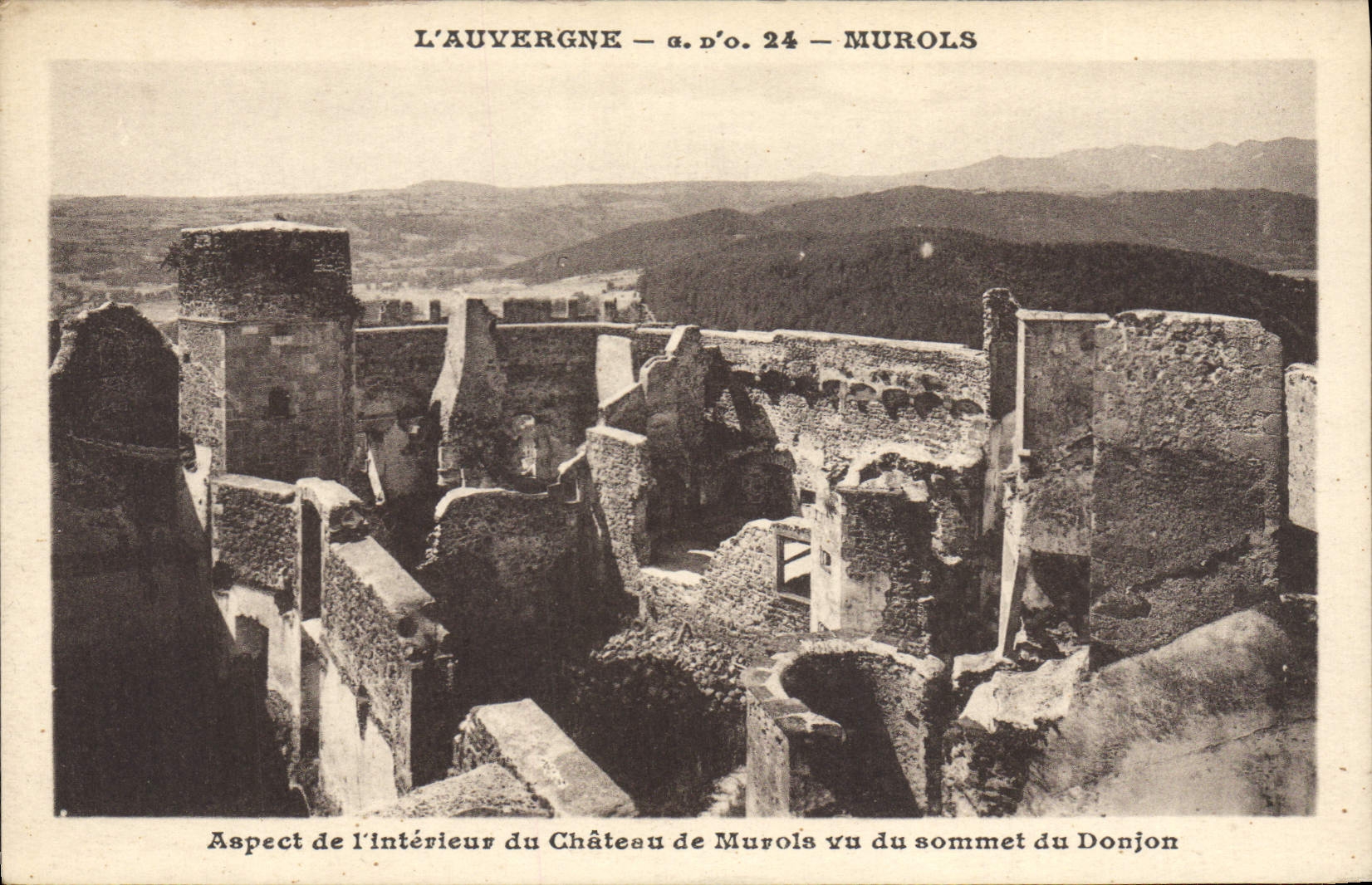 CPA Chateau Murols Aspect de l'interieur du chateau de Murols vu du sommet du donjon 