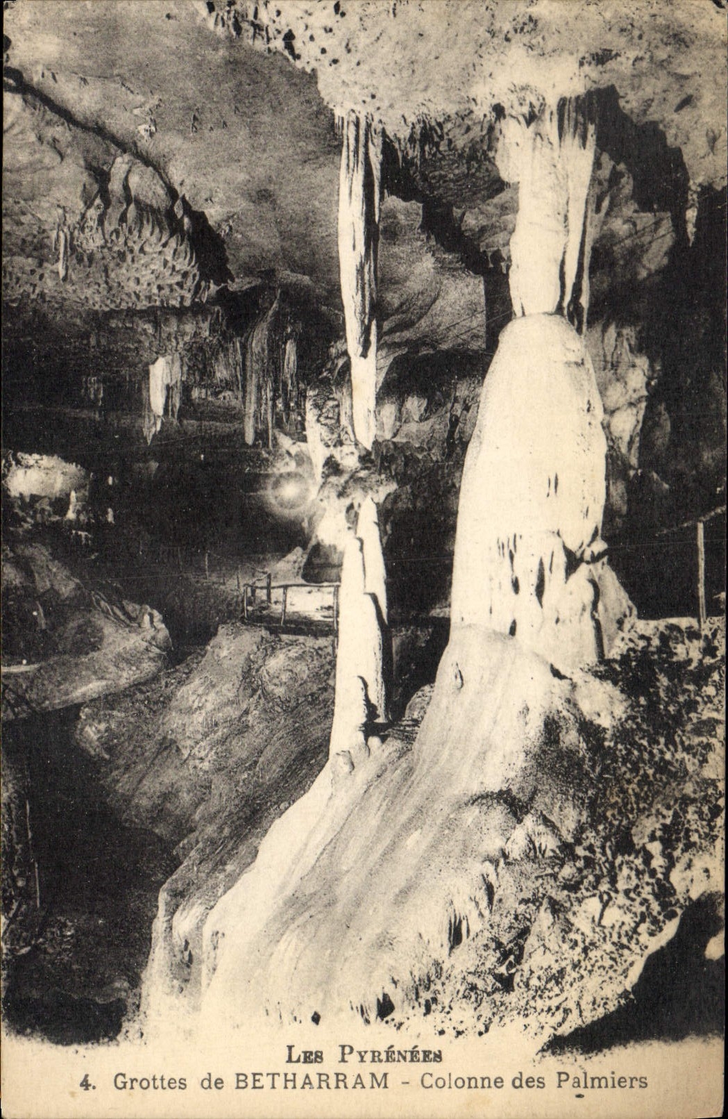 Grottes de BETHARRAM - Colonne des Palmiers — Les Pyrénées