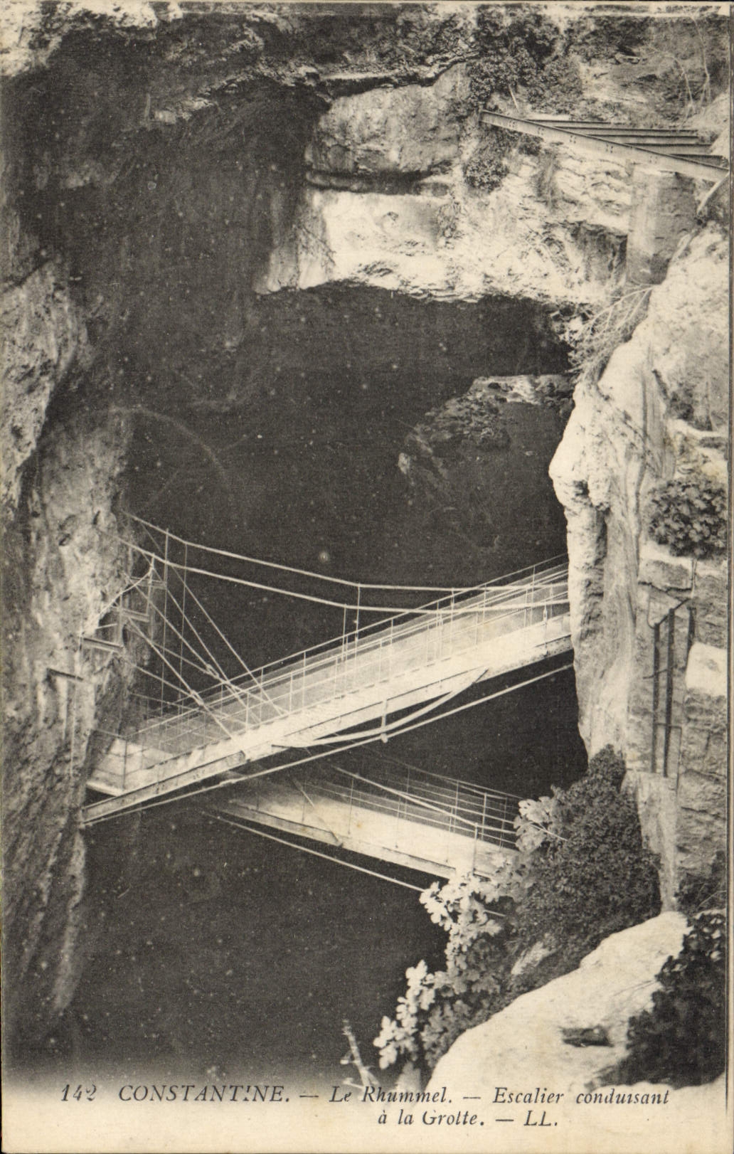 CPA Grottes Constantine Le Rhummerl Escalier conduisant a la grotte