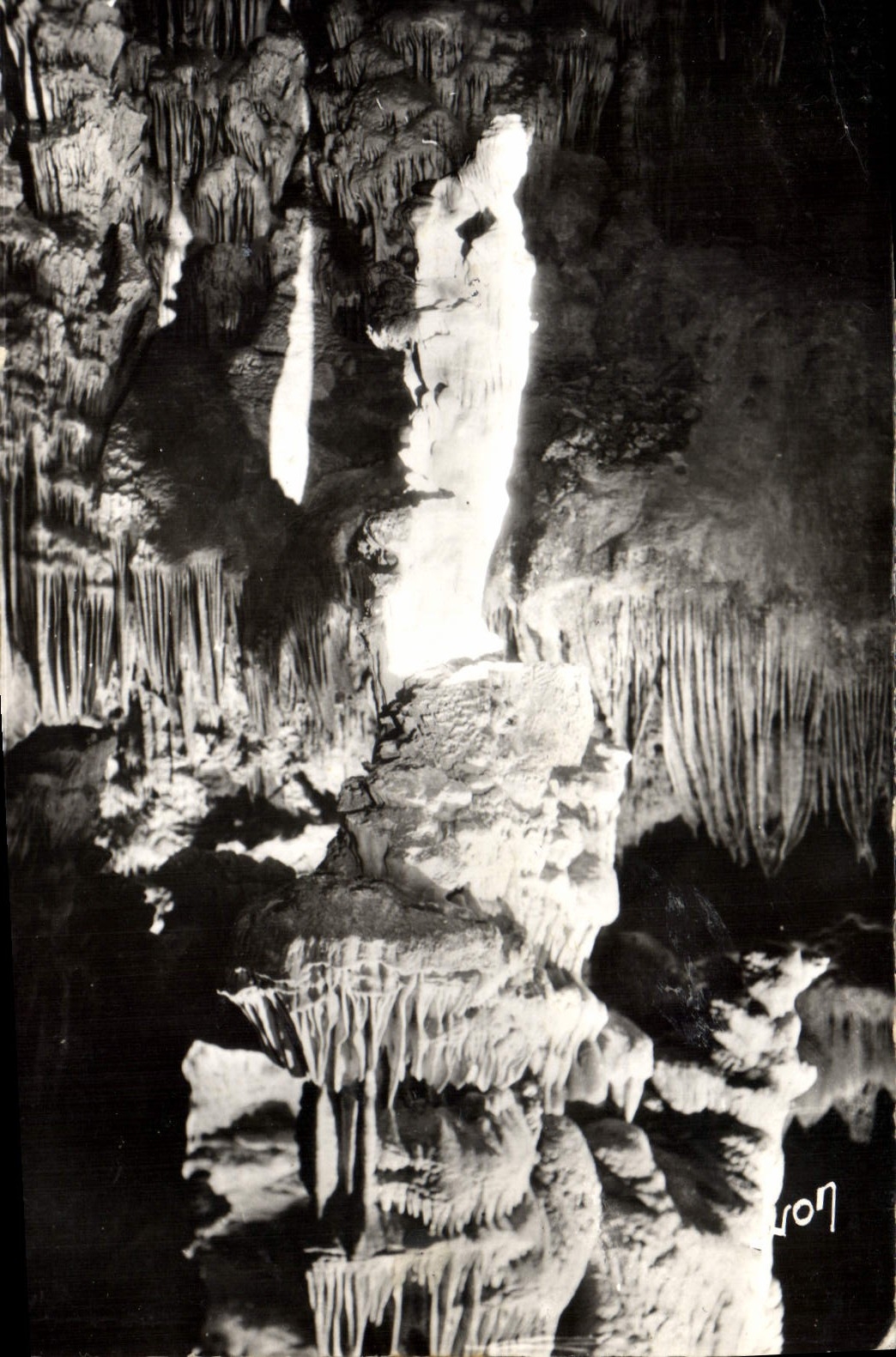 Grotte des Demoiselles — La Vierge à l'Enfant — Les Éditions d'Art Française, B. 5