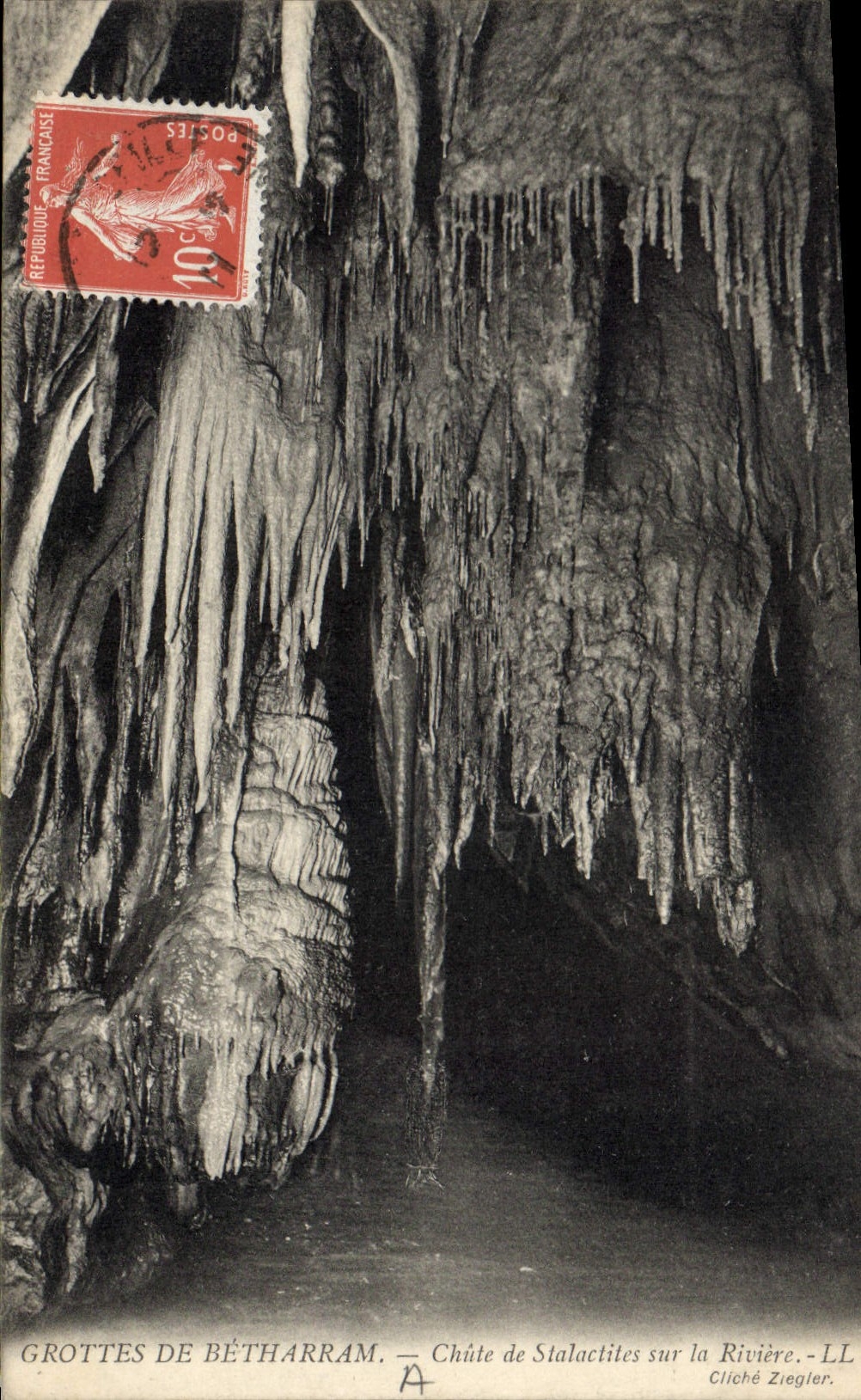 Grottes de Bétharram — Chute de Stalactites sur la Rivière — Cliché Ziegler - LL