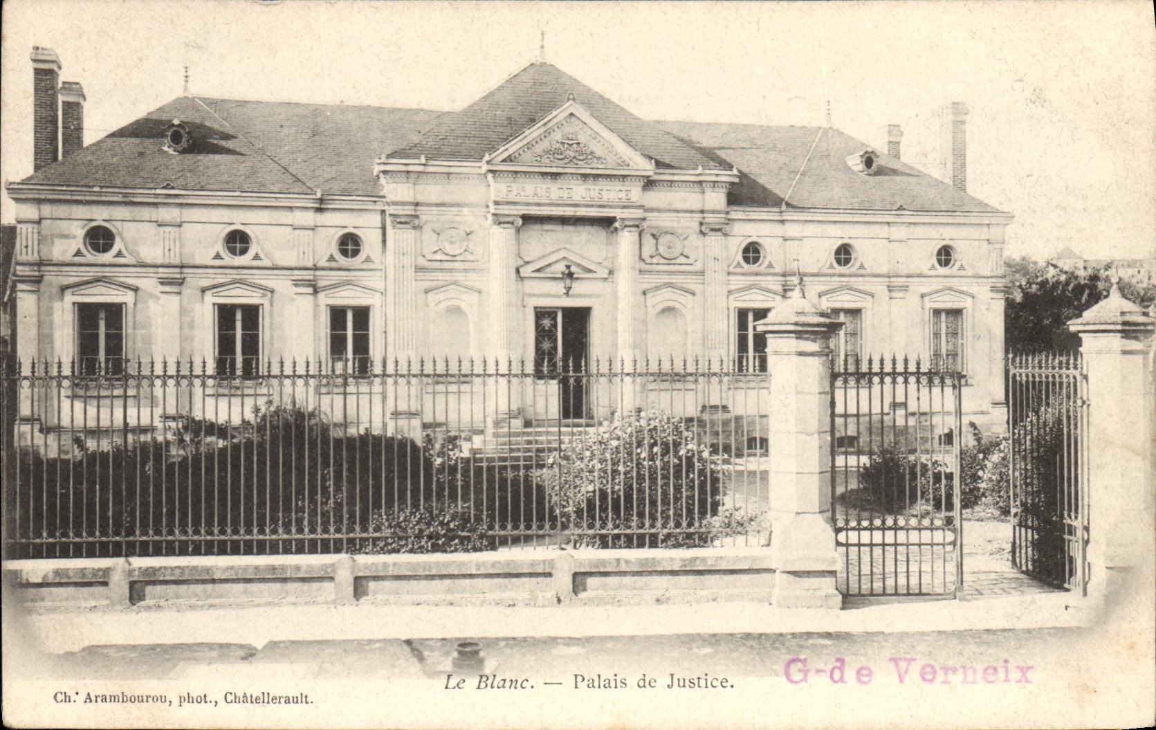 Le Blanc — Palais de Justice — G.-de Verneix phot.