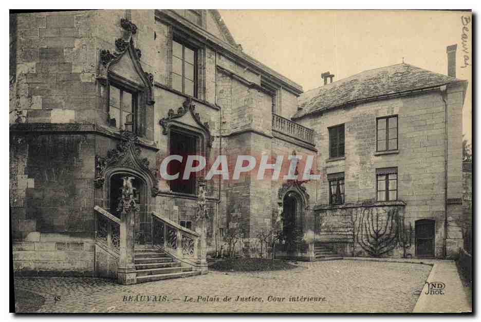CPA Palais de Justice Cour interieure Beauvais
