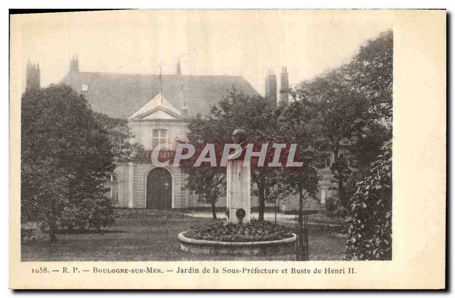 CPA Prefecture Boulogne sur Mer Jardin de la sous prefecture et buste de Henri II