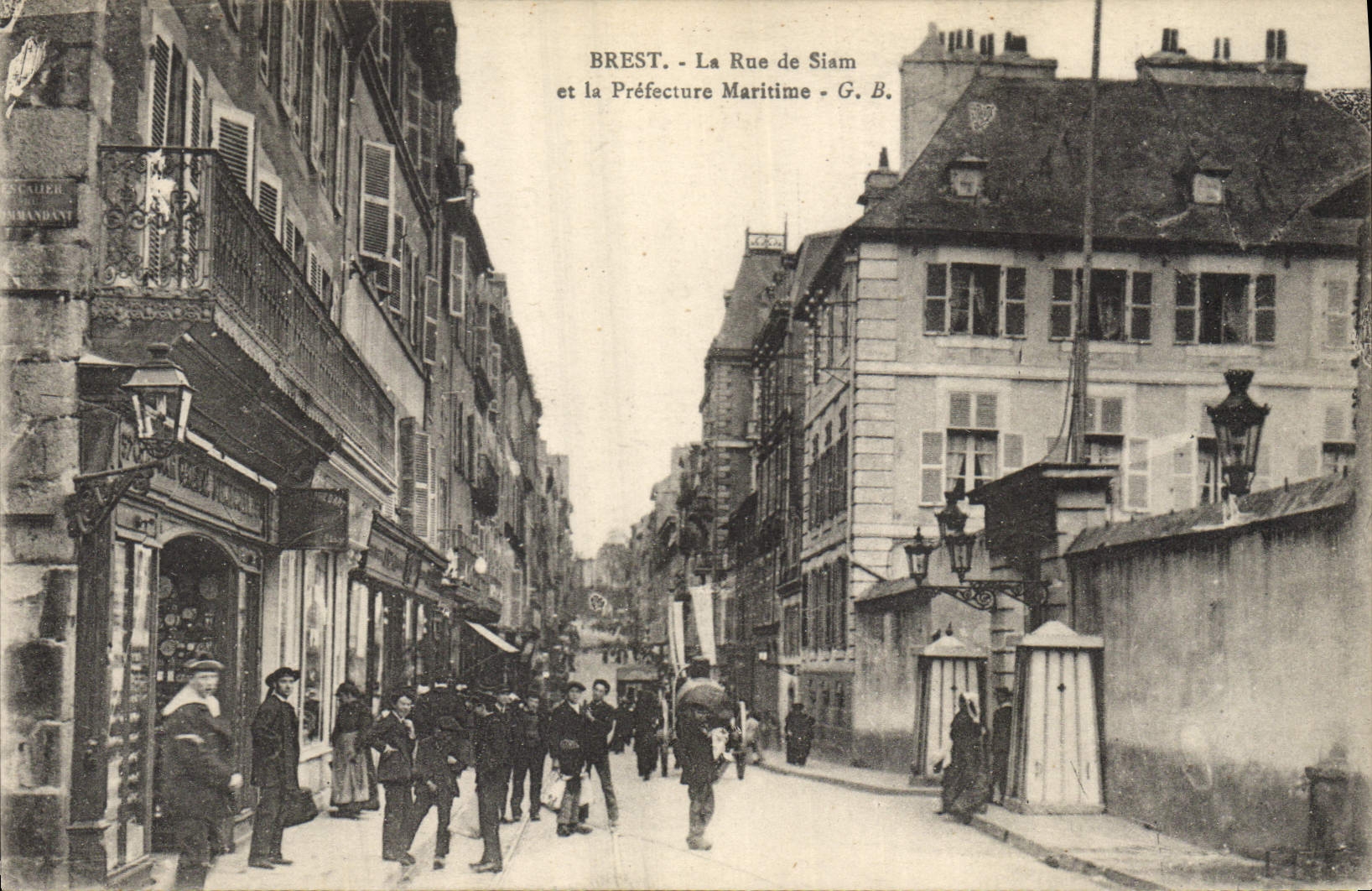 Brest - La Rue de Siam et la Préfecture Maritime - G. B.