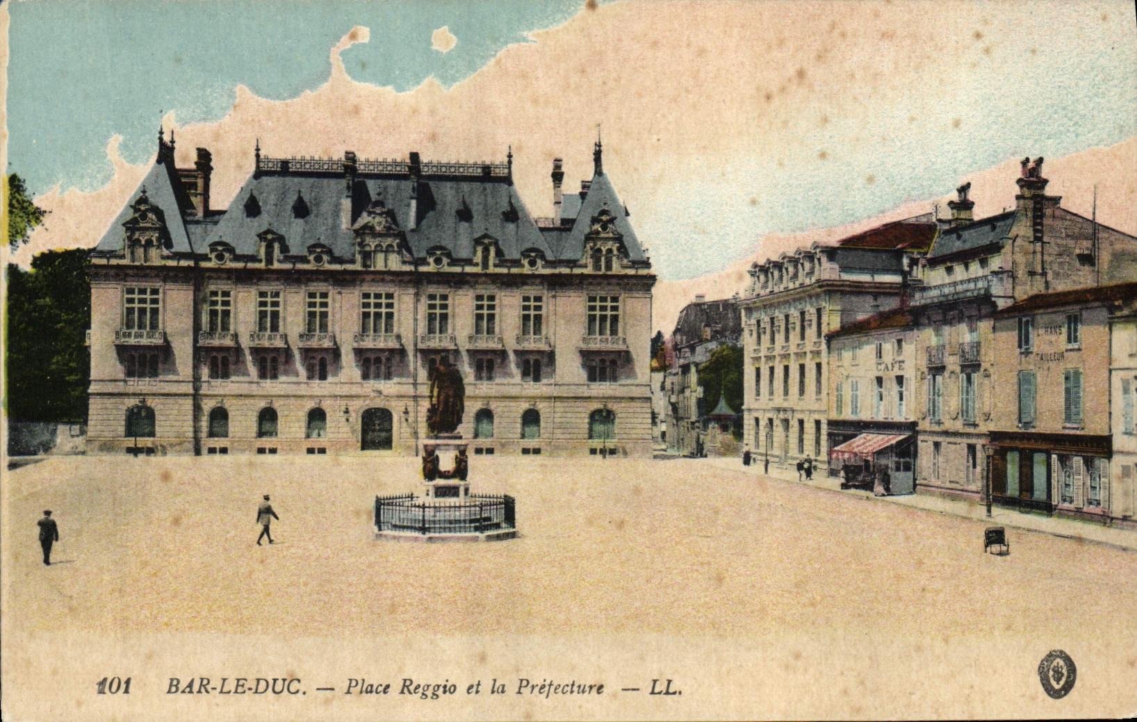 CPA Bar le Duc Place Reggio et la Prefecture 
