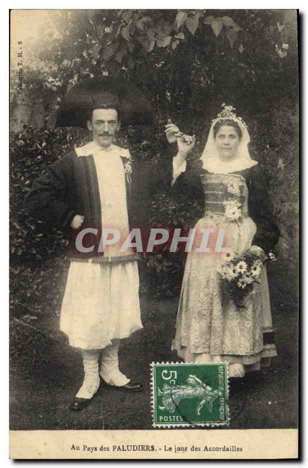 CPA Folklore Au Pays des Paludiers Le jour des accordailles