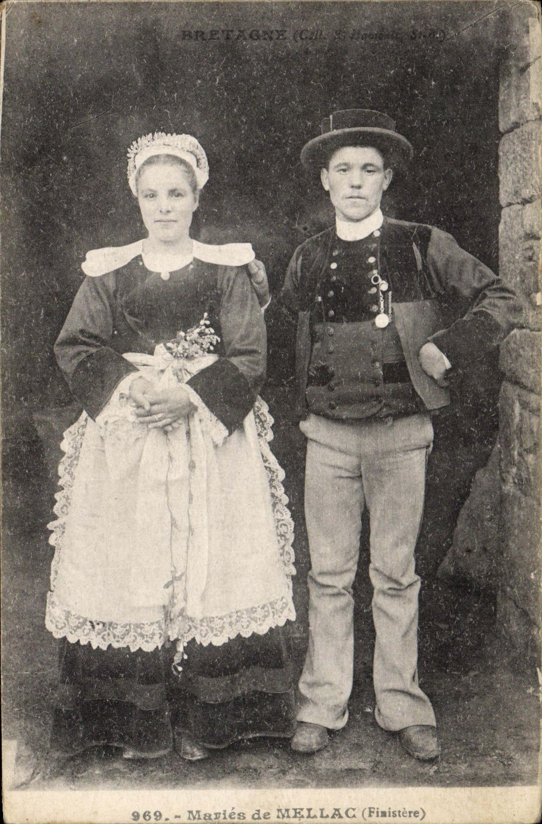 CPA Folklore Maries de Mellac Finistere Mariage