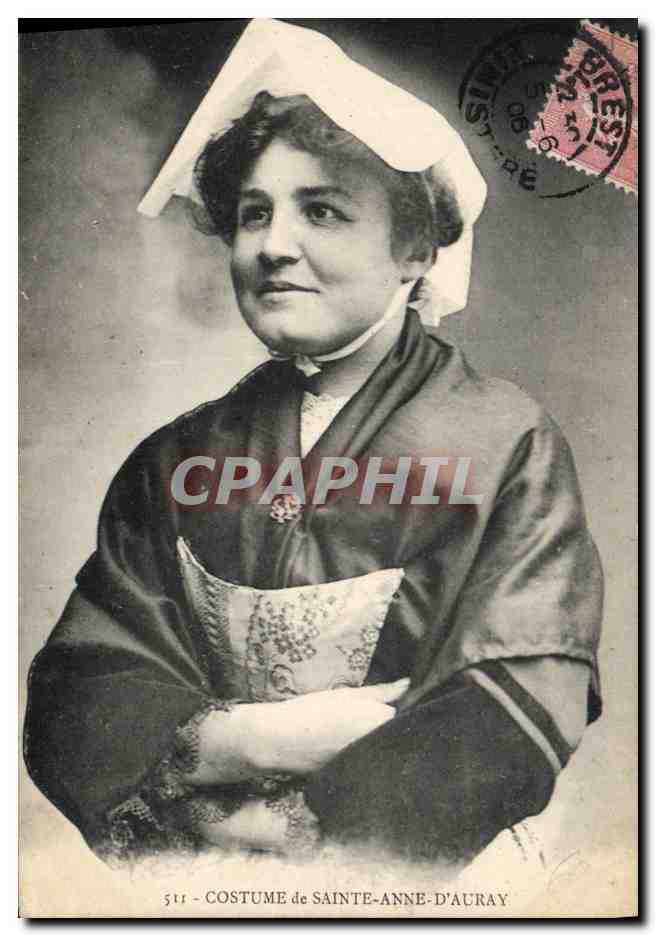CPA Folklore Costume de Sainte Anne d'Auray