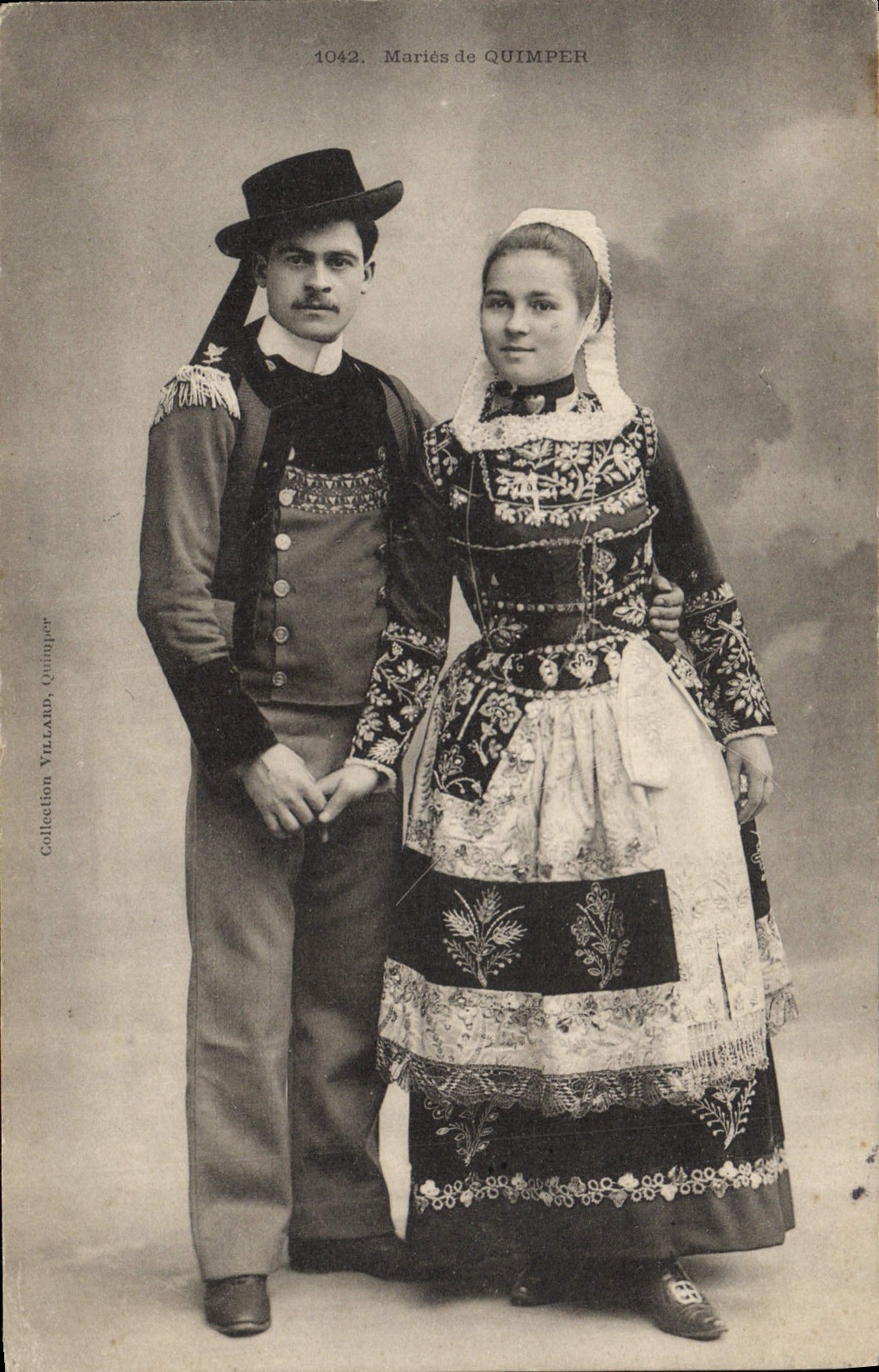 CPA Folklore Maries de Quimper Mariage