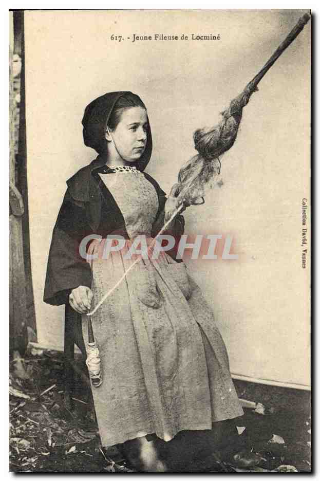 CPA Folklore Jeune fille de locmine