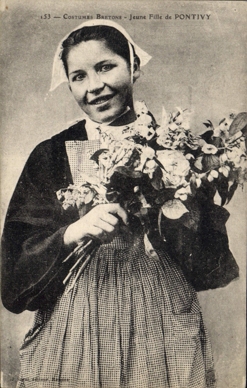 CPA Folklore Jeune fille de Pontivy