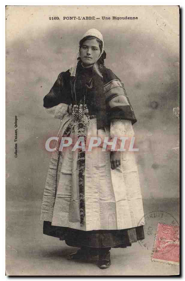 CPA Folklore Pont L'Abbe Une Bigoudenne