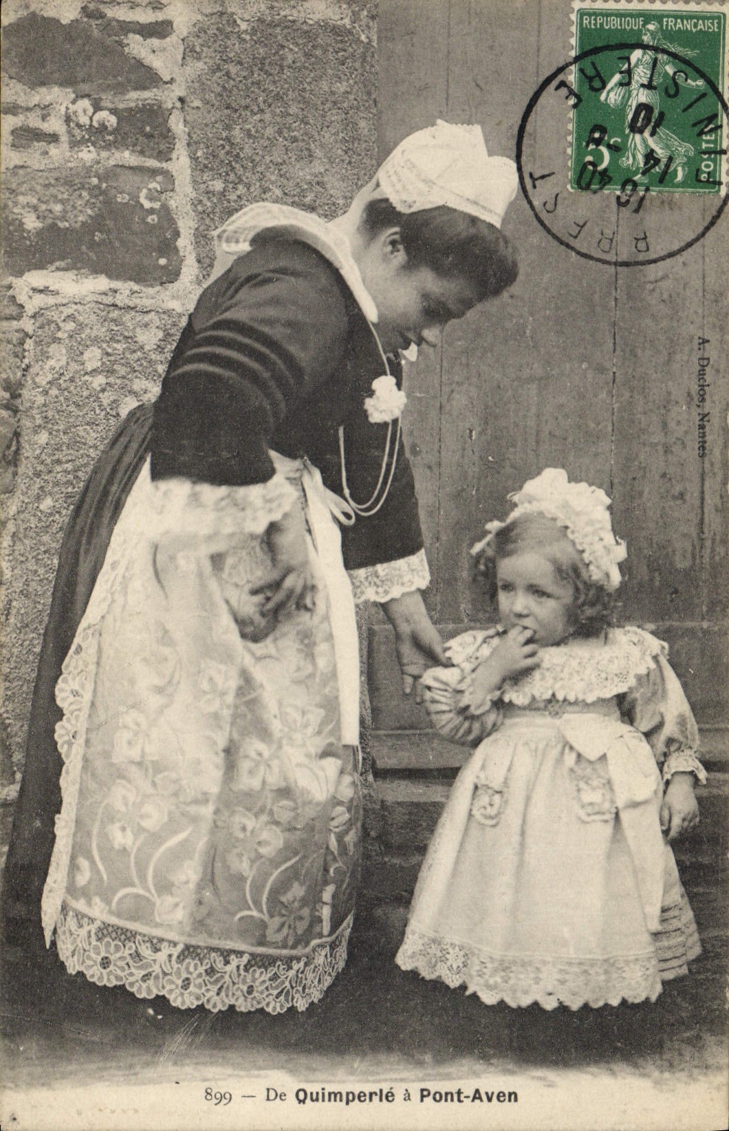 CPA Folklore De Quimperle a Pont L'Aven Femme Enfant