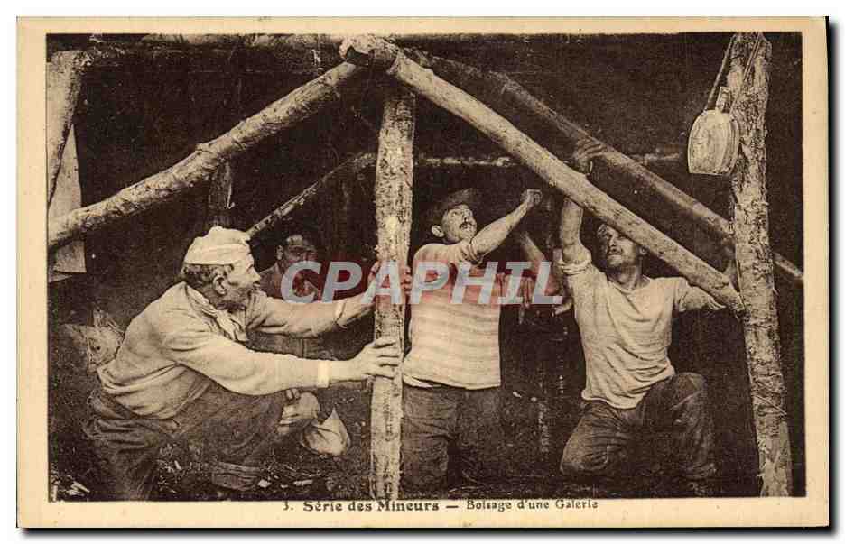 CPA Mine Mines Mineurs Boissage d'une galerie