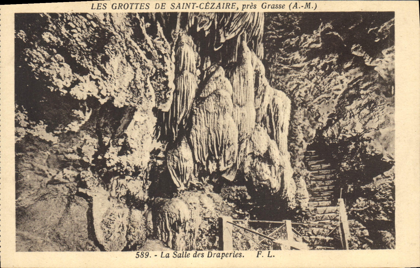 Les Grottes de Saint-Cézaire, près Grasse (A.-M.) — La Salle des Draperies — F. L. n° 589