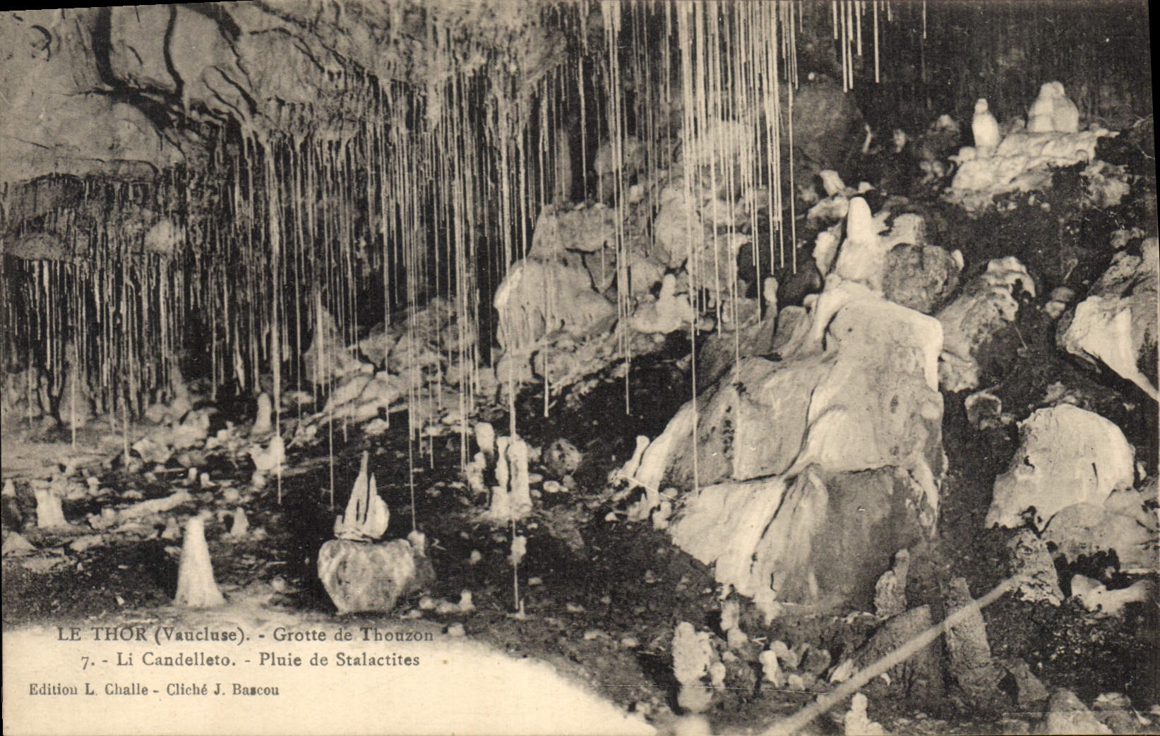 LE THOR (Vaucluse) — Grotte de Thouzon — Pluie de Stalactites — Édition L. Challe, Cliché J. Bascou
