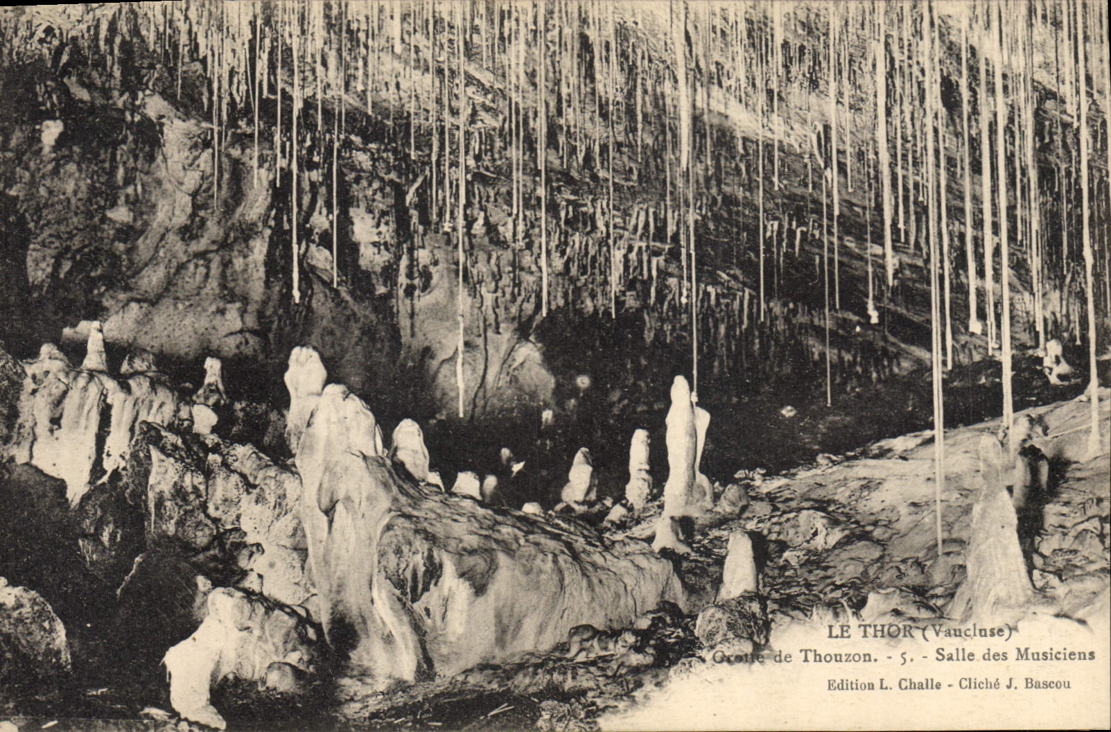 Grotte de Thouzon - Salle des Musiciens — Édition L. Challe - Cliché J. Bascou