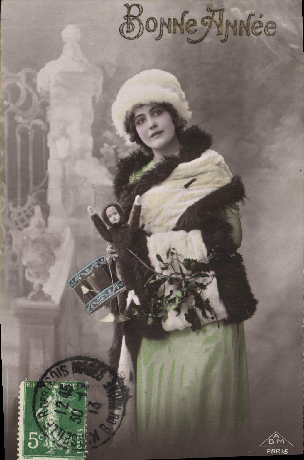 Femme en fourrure tenant un jouet et des branches — Bonne Année — A.B.M. PARIS