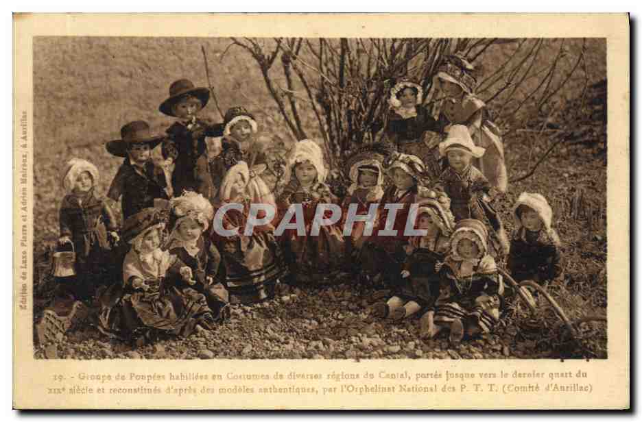 Groupes de Poupées habillées en Costumes de diverses régions du Cantal, partés jusqu'au déroter quart du xixe siècle et reconstitués d'après des modèles authentiques, par l'Orphelinat National des P.T. (Comté d'Aurillac)